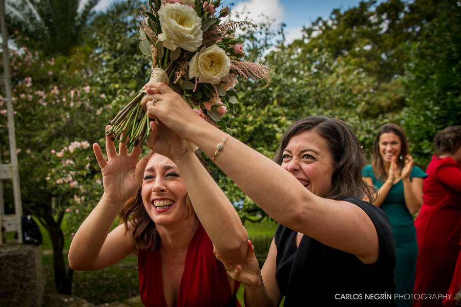 fotógrafos de boda en Vigo, ramos de novia, Carlos Negrín Photography, R+J