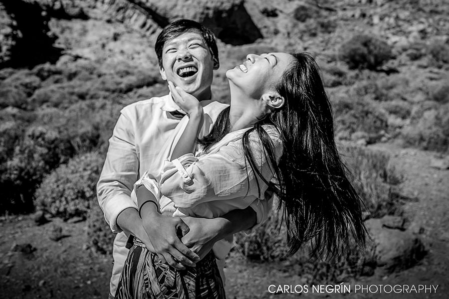 funny engagement pre wedding shoot in Tenerife